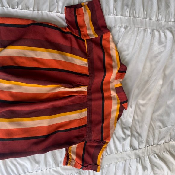 Hollister Cropped Camp Button Down Shirt - Picture 2 of 2